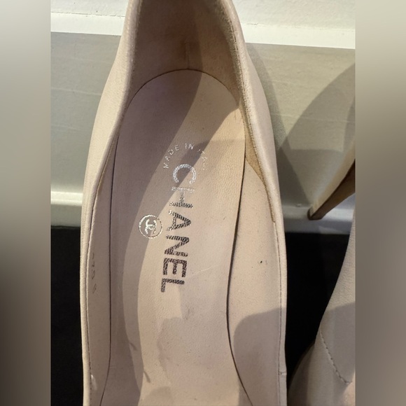 CHANEL Women's Silver and Cream Heels - Picture 3 of 9